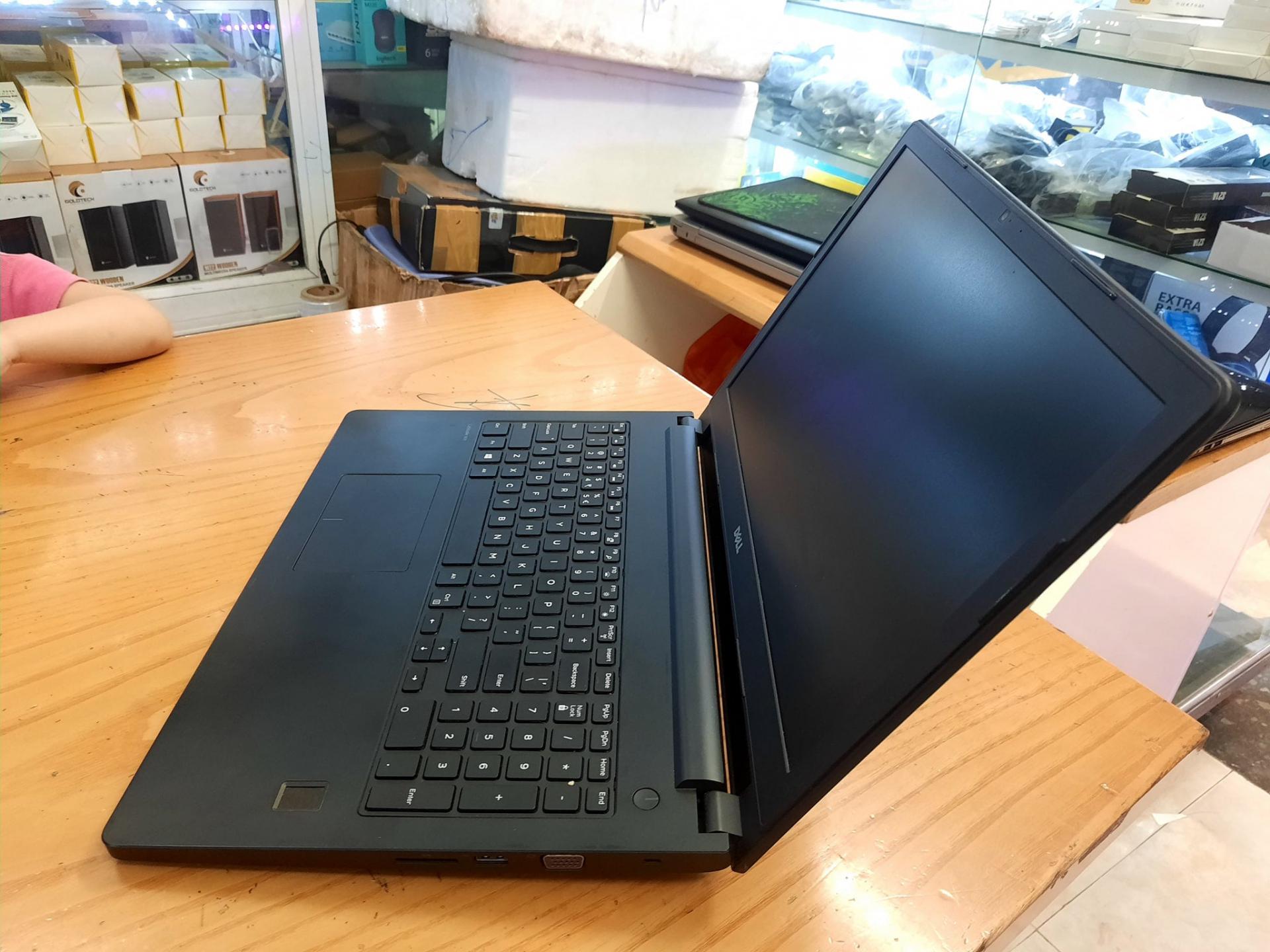 Dell Latitude 3570 i5-6200U / Ram 8GB / SSD 256GB / Màn 15.6″ LED / VGA Intel HD Graphic 520