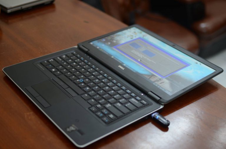 Dell Latitude E7240 i7-4600U / Ram 4GB / SSD 128GB / Màn 12.5″ LED / VGA Intel HD Graphic 4400